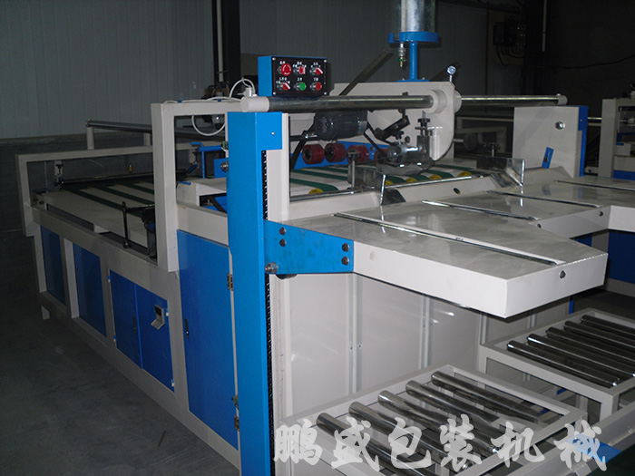 半自動(dòng)粘箱機(jī)